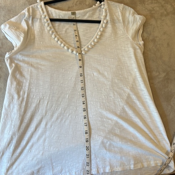 Lily Pulitzer white top with pom Pom accents size large - Picture 5 of 5
